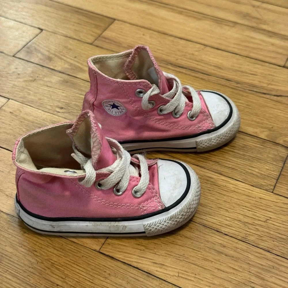 Converse Chuck Taylor‎ All Star Toddler Pink High Top Sneakers Shoes US 4